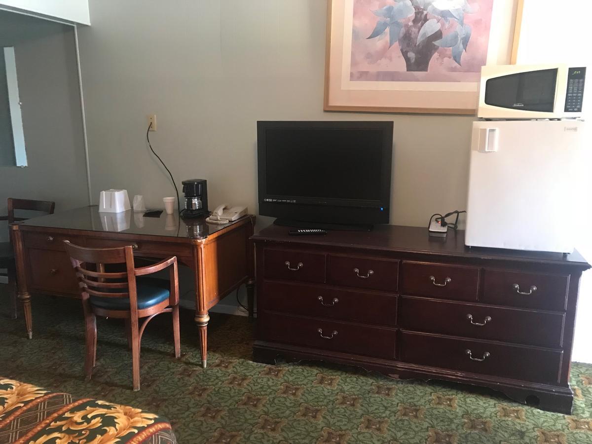 Lone Pine Motel 2*